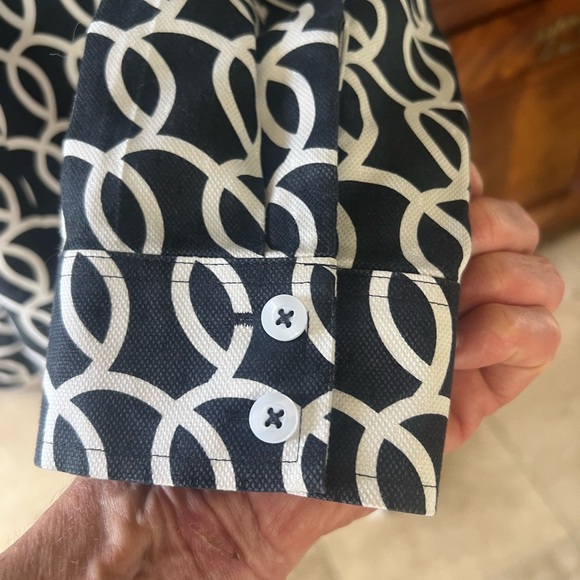 Chicos, ladies US size 8, long sleeve, black and white blouse perfect condition - Picture 12 of 12
